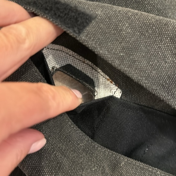 Add your own pictures to this super cool vintage messenger bag. - Picture 3 of 13